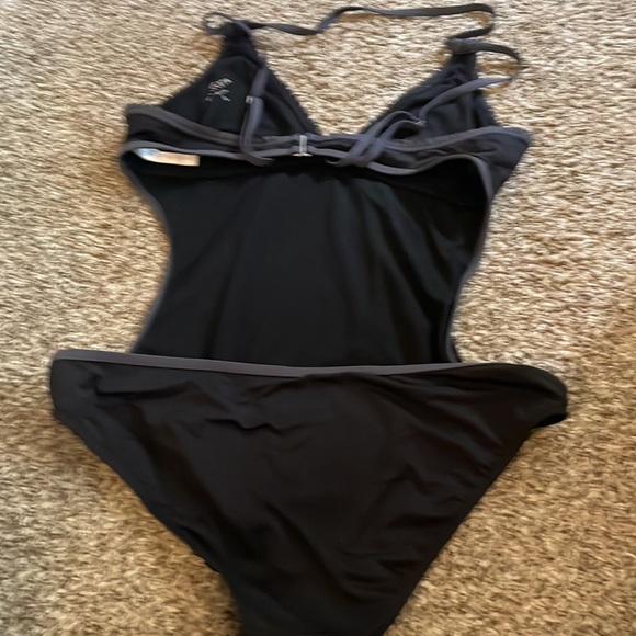 Athlete size L. Cut out one piece - Picture 4 of 4